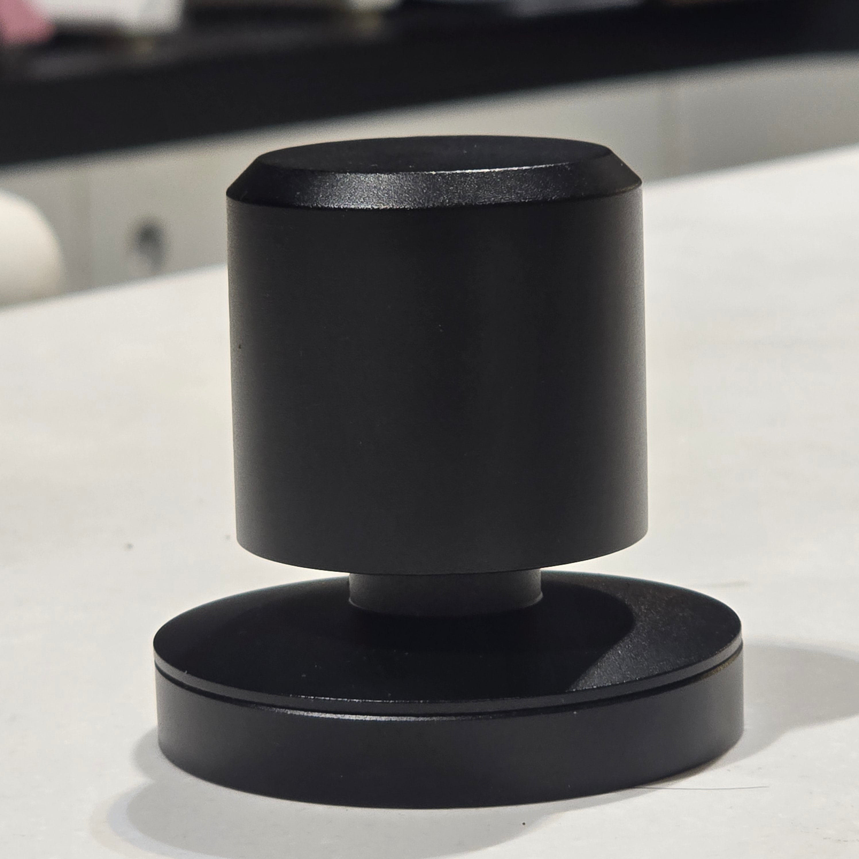 Self-leveling Force Tamper - Black, Stainless Steel