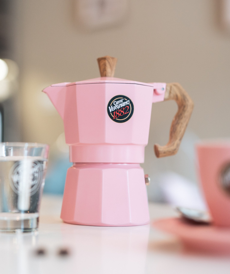https://www.ultimatecoffee.com.hk/image/catalog/products_2022/CV_Pink-Moka-Pot.png
